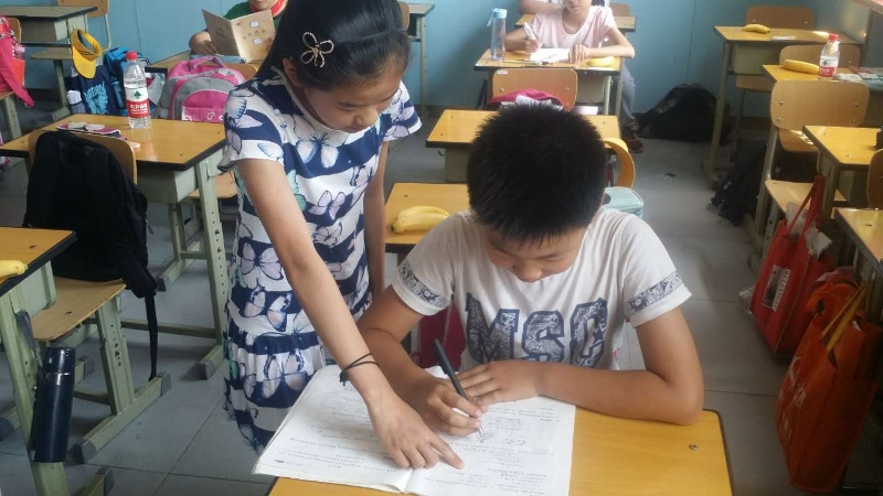 同学们互相讲题