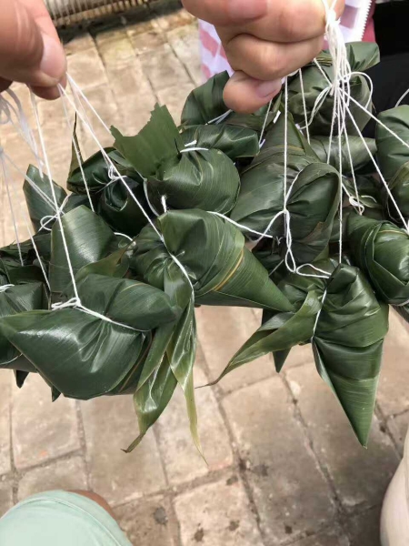 包粽子