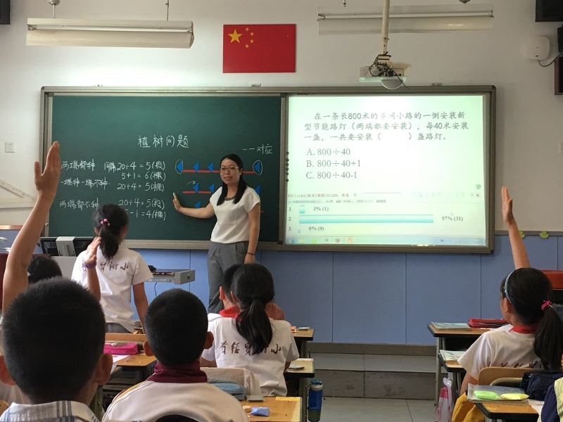 赵巍老师正在上课