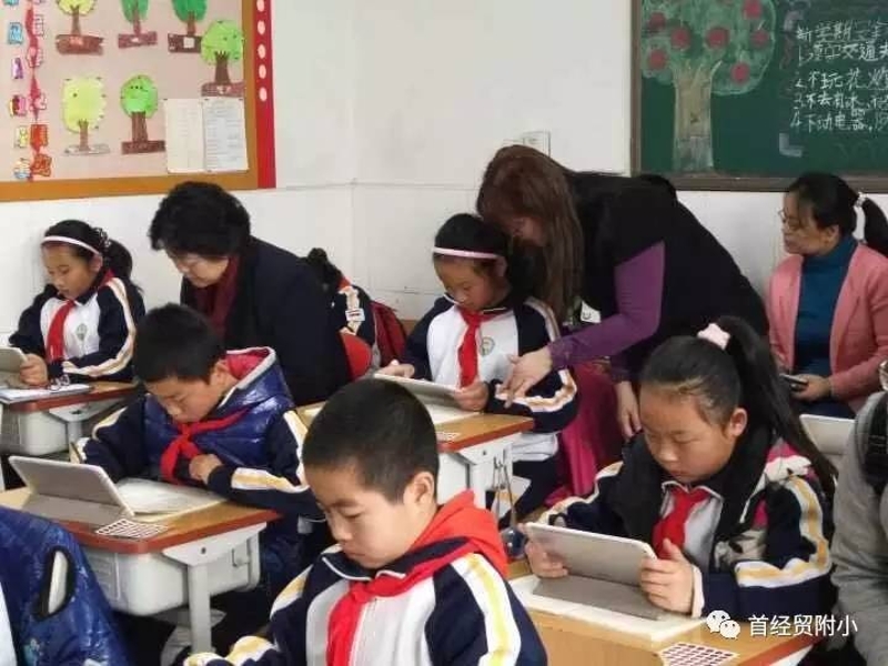 课题组王月老师、王攀老师听课中