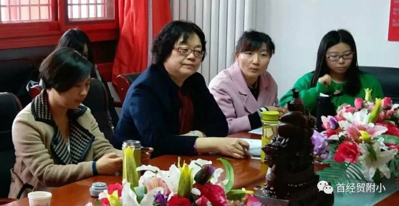 南口镇小学徐校长，王副校长，执教老师和相关老师参与了交流活动。